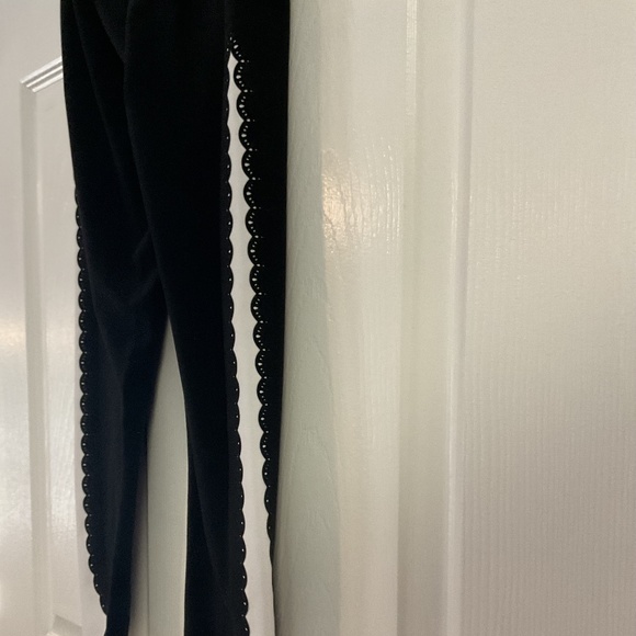 Athleta Elation Scallop Capri leggings XXS - Picture 3 of 6